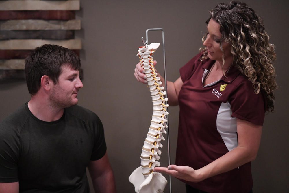 How to Deal With Upper Back Pain - Chiropractor Noblesville, IN